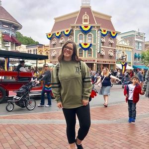 Meet your Posher, Abbey